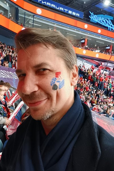 На стадионе